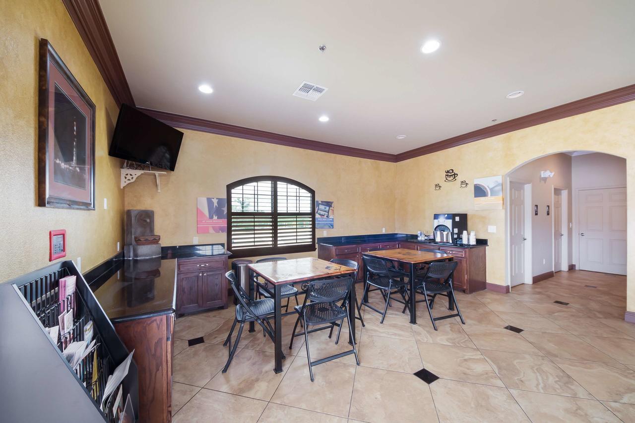 Motel 6 Floresville Exterior photo